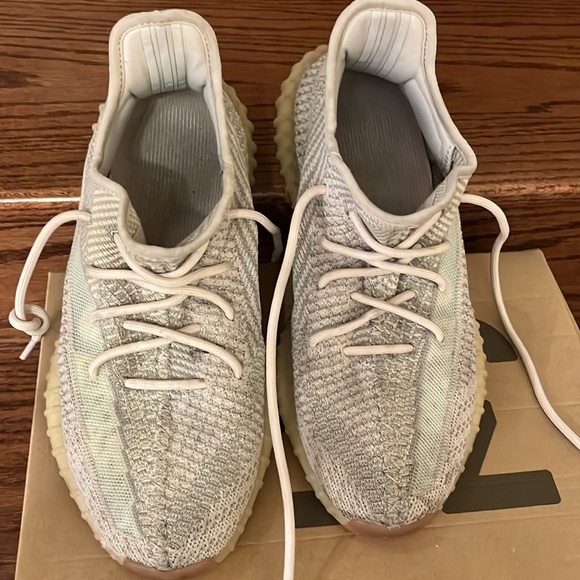 Yeezy Boost 350 V2 - Picture 3 of 5